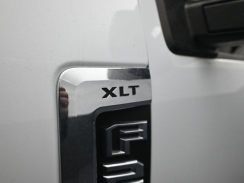Used 2021 Ford F250 XLT w/ FX4 Off-Road Package image 11