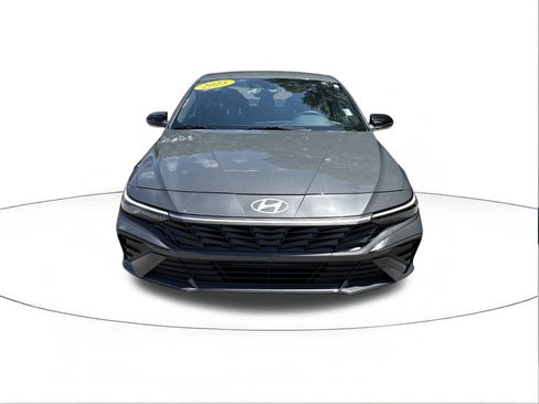 Used 2025 Hyundai Elantra Sport image 8