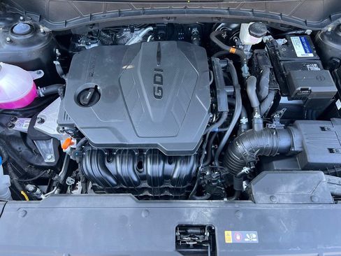 Certified 2025 Hyundai Tucson Limited FWD image 9