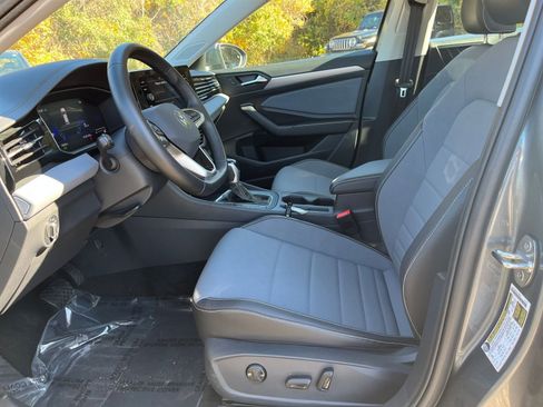 Used 2025 Volkswagen Jetta SE image 22