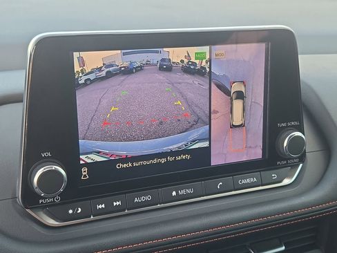 Certified 2025 Nissan Rogue SV image 25