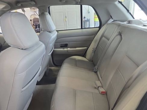 Used 2008 Ford Crown Victoria LX RWD image 6