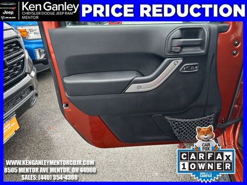 Used 2014 Jeep Wrangler Unlimited Sahara w/ Connectivity Group image 10