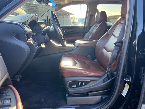 Used 2017 Cadillac Escalade Luxury AWD/4WD image 17
