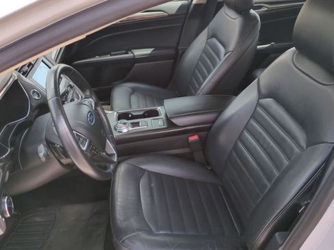 Used 2017 Ford Fusion SE w/ Fusion SE Technology Package FWD image 16