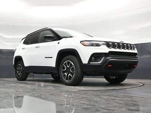 Certified 2025 Jeep Compass Trailhawk AWD/4WD image 53