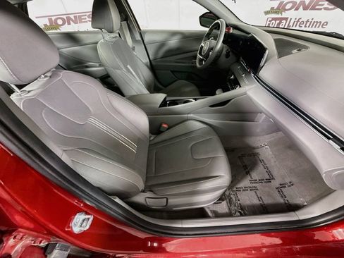 Certified 2025 Hyundai Elantra SEL FWD image 31