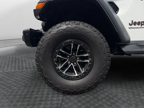 Used 2024 Jeep Wrangler Unlimited Rubicon w/ XTREMEE 35" Tire Package AWD/4WD image 14