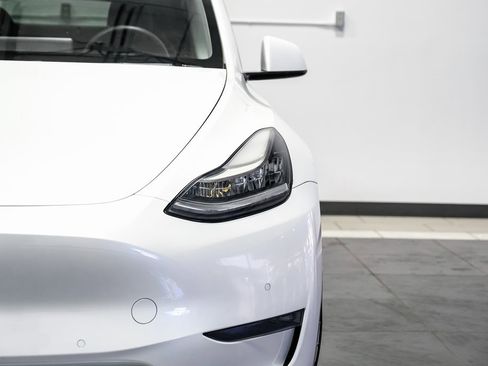 Used 2021 Tesla Model Y Long Range image 42