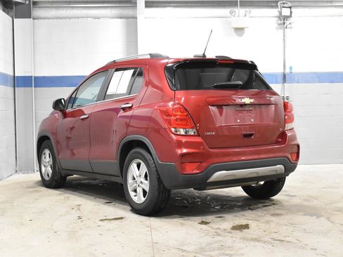 Used 2020 Chevrolet Trax LT w/ Sun & Sound Package FWD image 23