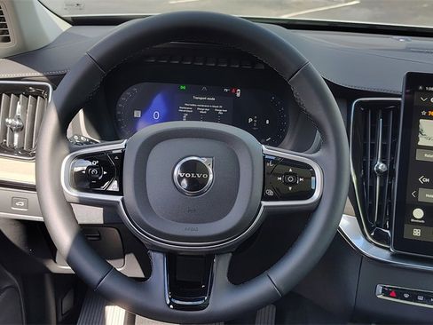 New 2026 Volvo XC90 B6 Plus image 13