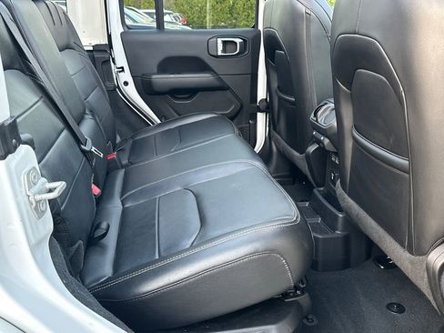Used 2022 Jeep Wrangler Unlimited Sahara image 13