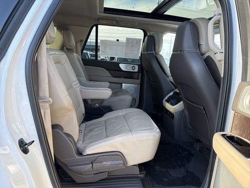 Certified 2022 Lincoln Navigator L Reserve image 17