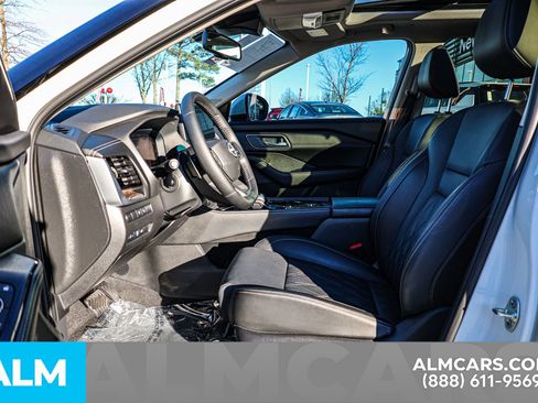 Certified 2025 Nissan Rogue Platinum w/ Tech Package image 18