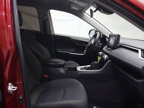 Used 2022 Toyota RAV4 LE AWD/4WD image 9