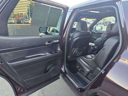 Used 2024 Hyundai Palisade Calligraphy image 17