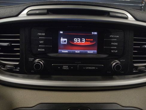 Used 2016 Kia Sorento AWD w/ LX Convenience Package image 25