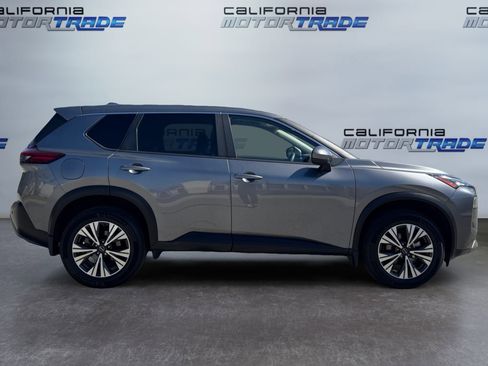 Used 2023 Nissan Rogue SV image 4
