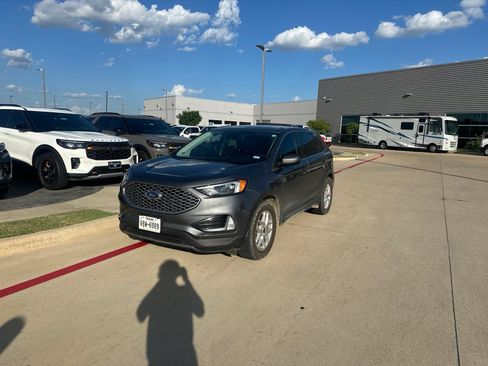 Used 2024 Ford Edge SEL w/ Convenience Package AWD/4WD image 3