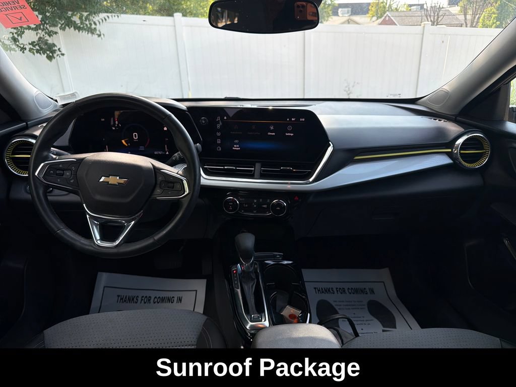 Used 2024 Chevrolet Trax LT w/ Sunroof Package FWD image 15