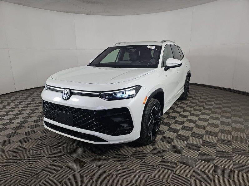 Used 2025 Volkswagen Tiguan SEL R-Line AWD/4WD image 2