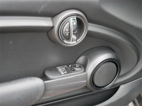 Used 2018 MINI Cooper 2-Door Hardtop w/ Cold Weather Package image 16