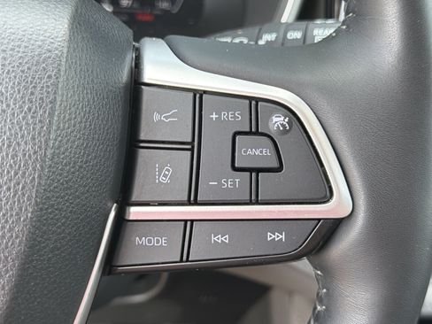 Used 2023 Toyota Highlander Limited FWD image 26
