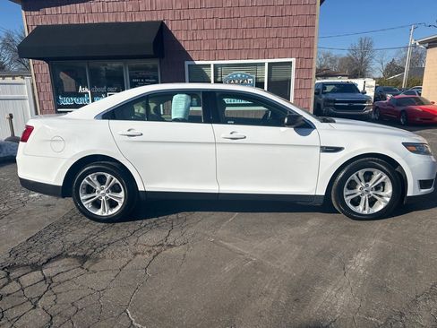 Used 2019 Ford Taurus SE image 5
