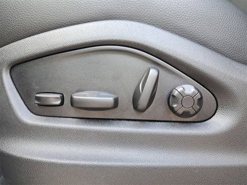 Certified 2025 Porsche Cayenne AWD/4WD image 29