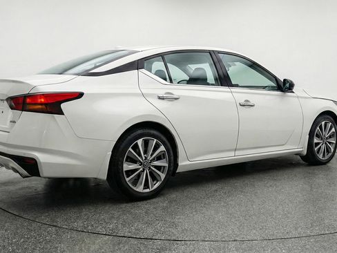 Used 2025 Nissan Altima 2.5 SV image 9