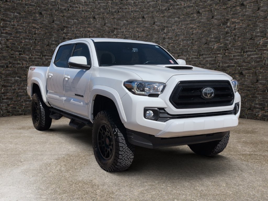 Used 2021 Toyota Tacoma TRD Sport w/ Technology Package AWD/4WD image 2