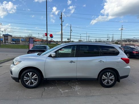 Used 2019 Nissan Pathfinder S image 6