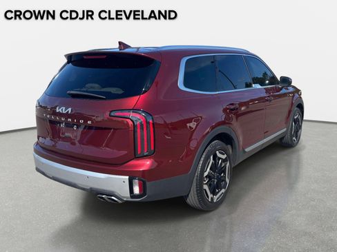 Used 2024 Kia Telluride EX w/ EX Captain's Chair Package FWD image 5