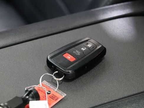 Used 2023 Toyota Highlander XLE FWD image 37