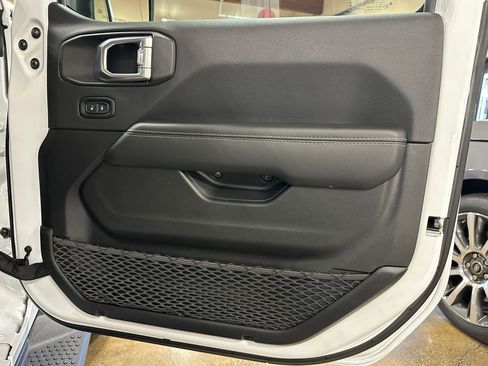 Used 2021 Jeep Wrangler Unlimited Sahara w/ Uconnect 4C Nav & Sound Group image 25