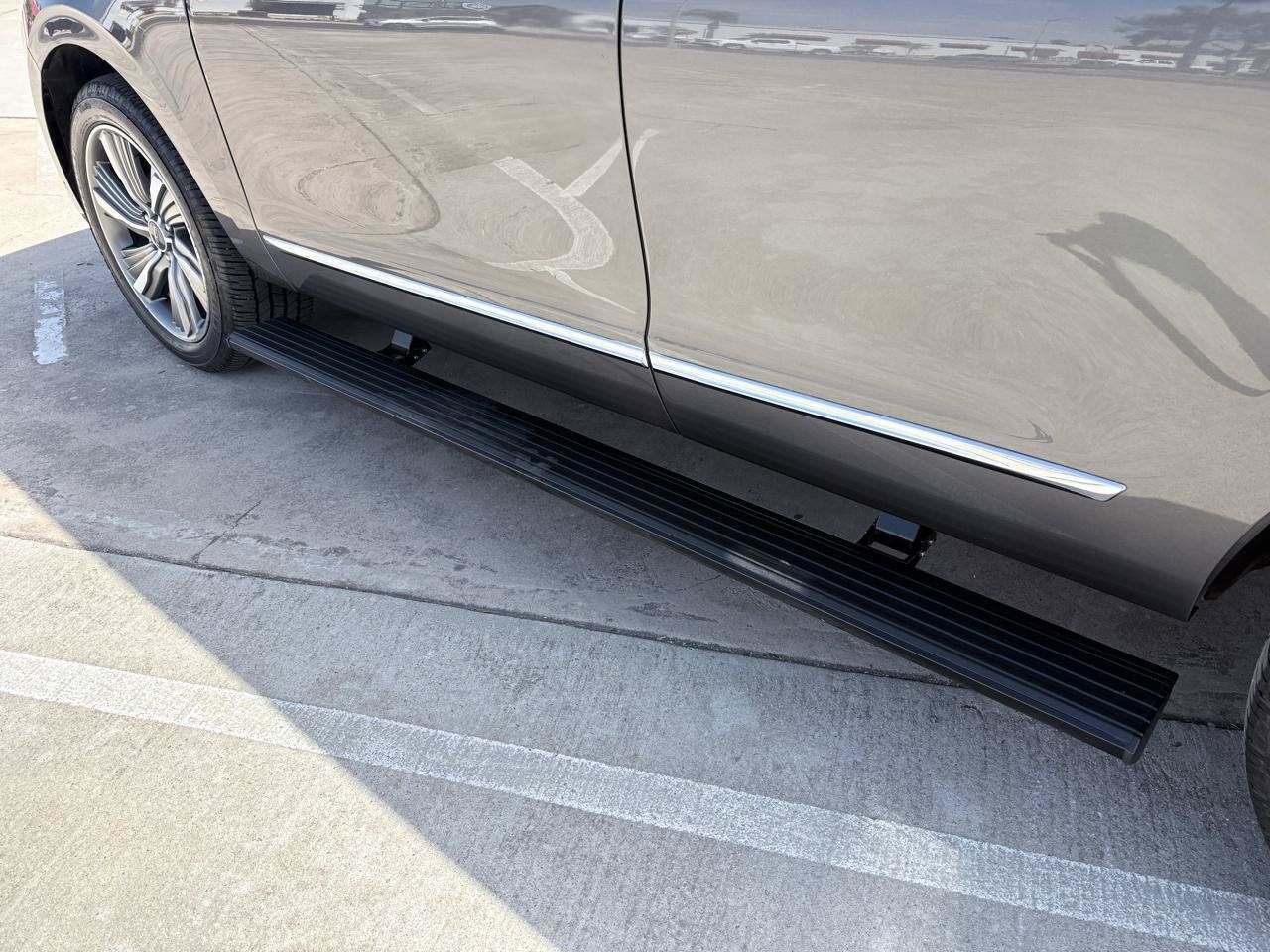 Used 2018 Lincoln Navigator Select w/ Technology Package RWD image 9