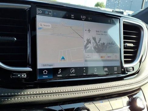 New 2026 Chrysler Pacifica Limited image 8