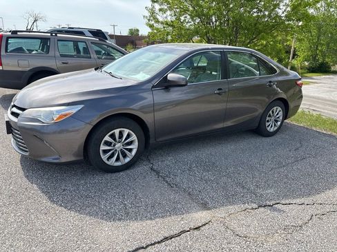 Used 2016 Toyota Camry LE FWD image 1