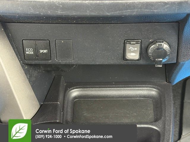Used 2016 Toyota RAV4 LE AWD/4WD image 27