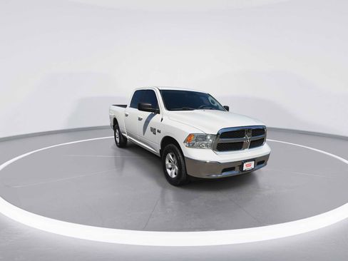 Used 2019 RAM 1500 Classic SLT AWD/4WD image 2