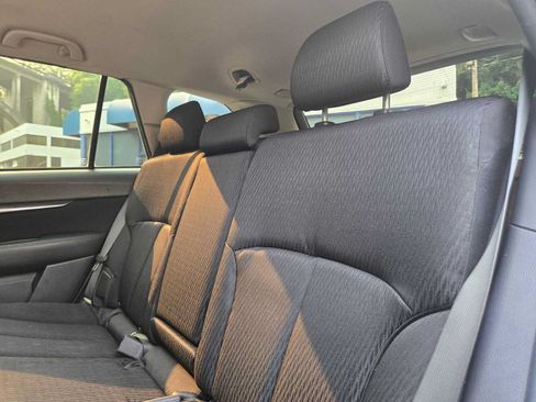 Used 2011 Subaru Outback 2.5i Premium AWD/4WD image 17