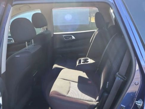 Used 2018 Nissan Pathfinder SV image 13