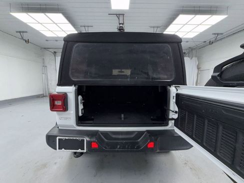 Used 2018 Jeep Wrangler Unlimited Sport S AWD/4WD image 13