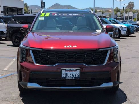 Certified 2025 Kia Sorento S w/ Panoramic Sunroof Package FWD image 8