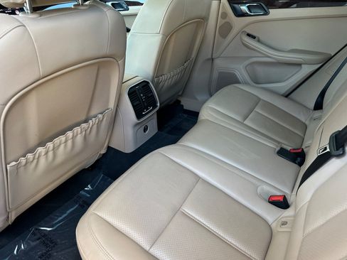 Certified 2023 Porsche Macan S AWD/4WD image 13