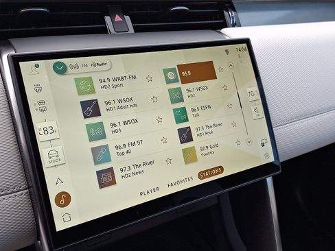 New 2025 Land Rover Discovery Sport Dynamic SE image 14