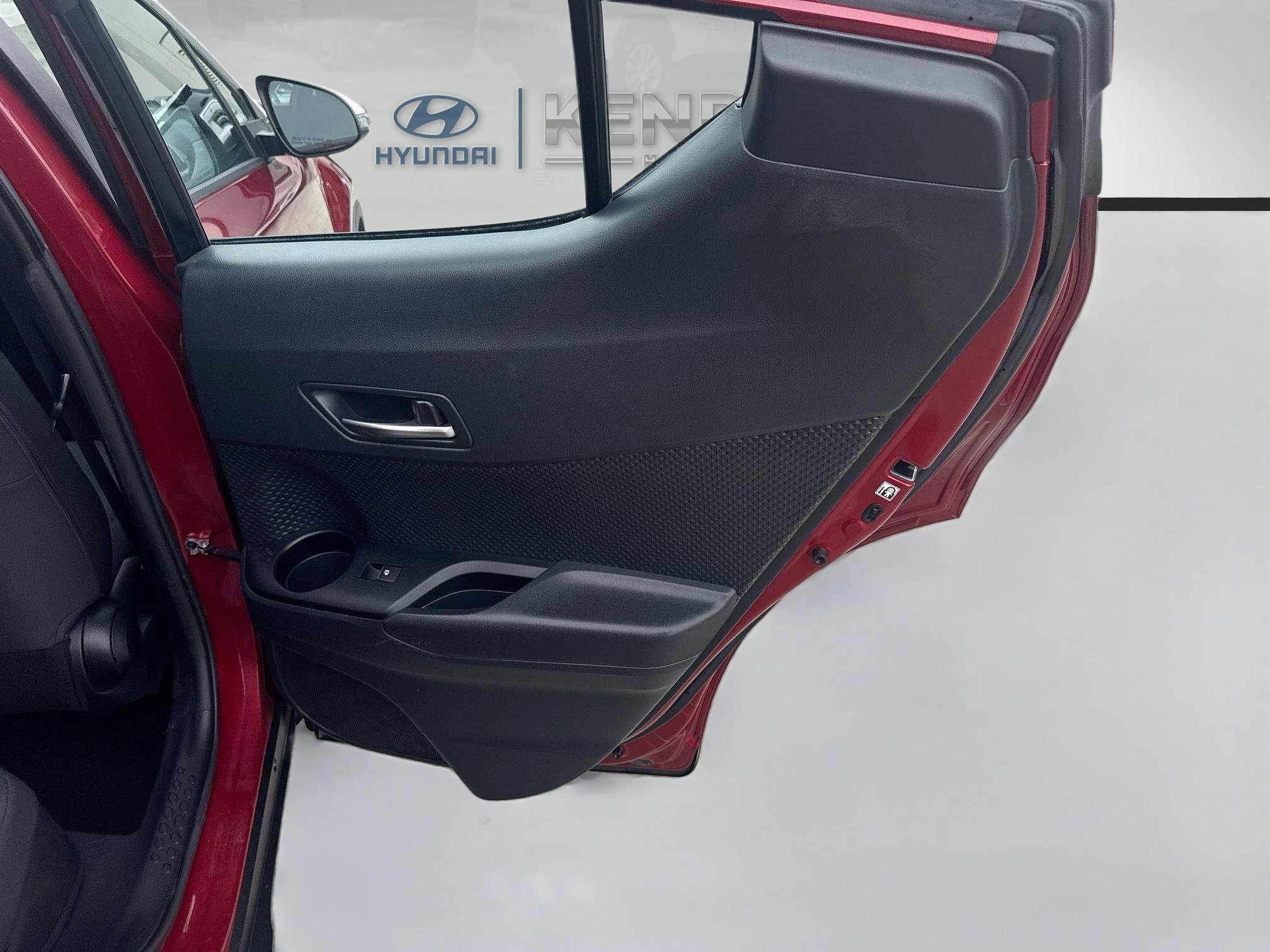 Used 2018 Toyota C-HR XLE FWD image 27