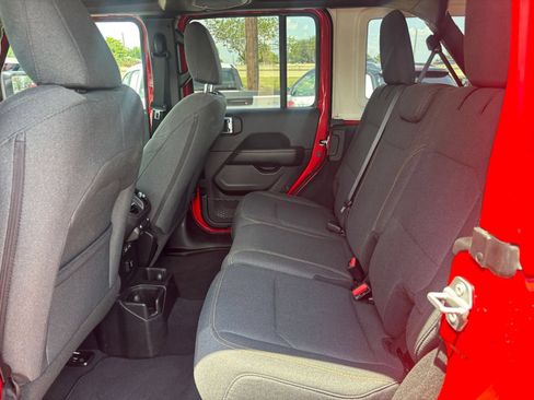 Used 2025 Jeep Wrangler Unlimited Sahara AWD/4WD image 22
