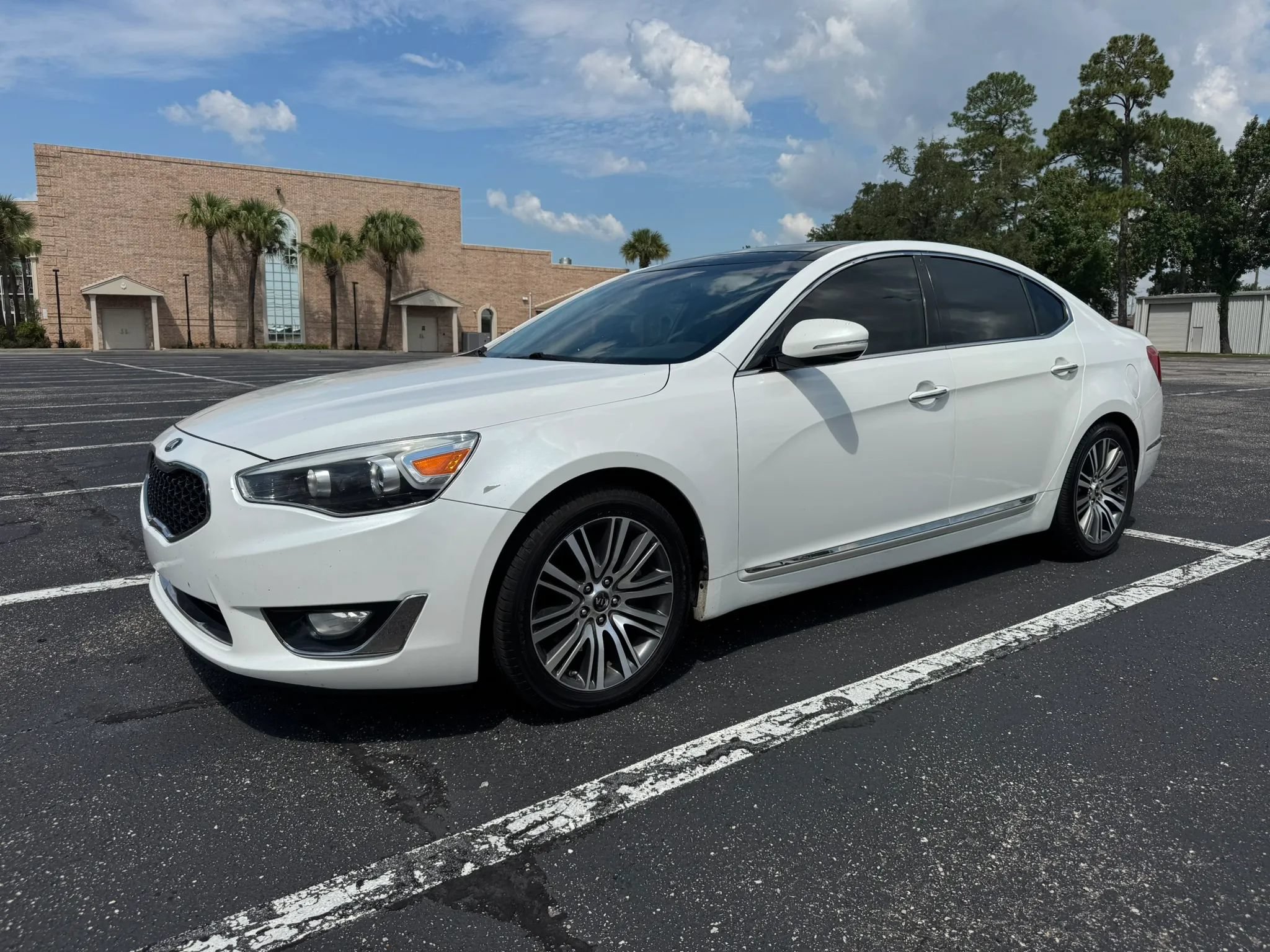 Used 2016 Kia Cadenza Premium FWD image 2