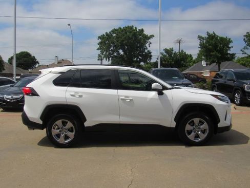 Used 2025 Toyota RAV4 XLE image 5